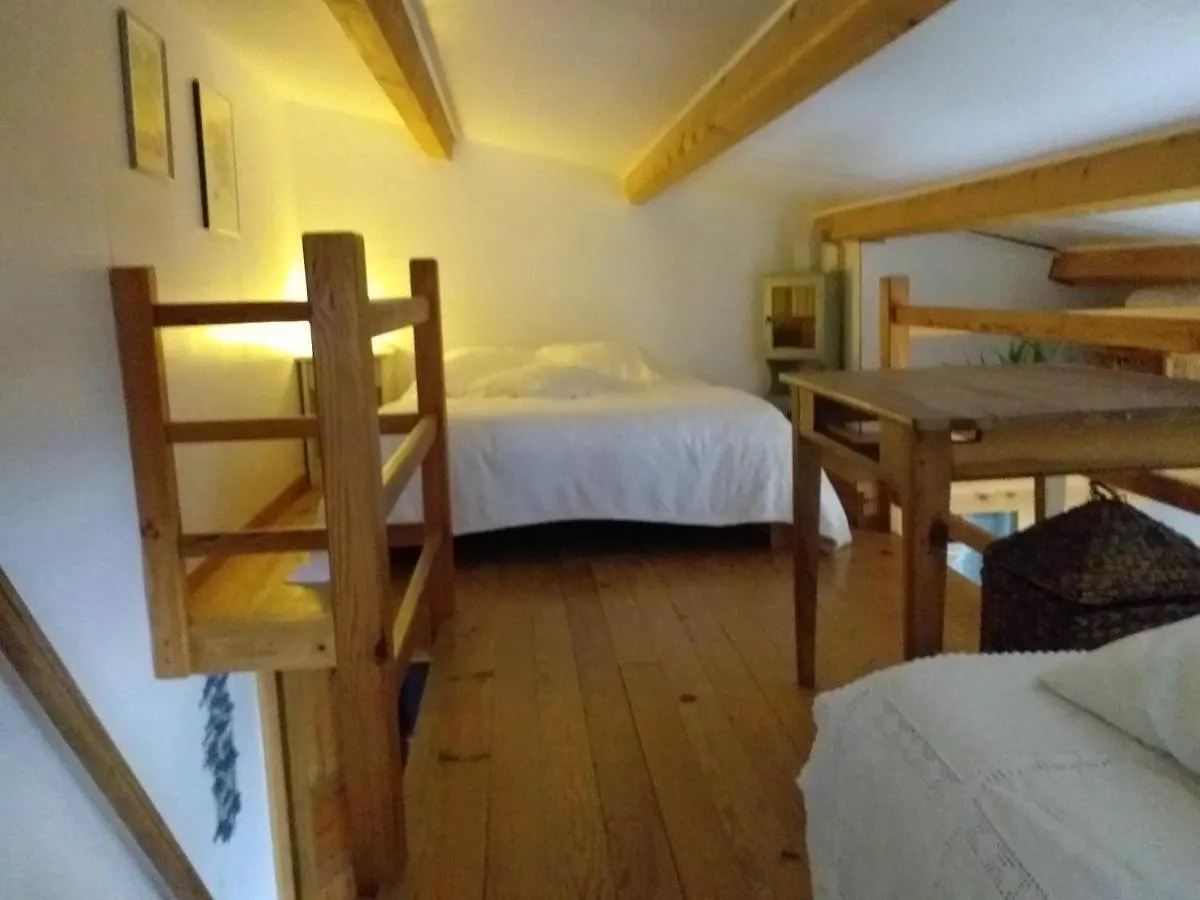 La Petite Maison Vaugines 0*,